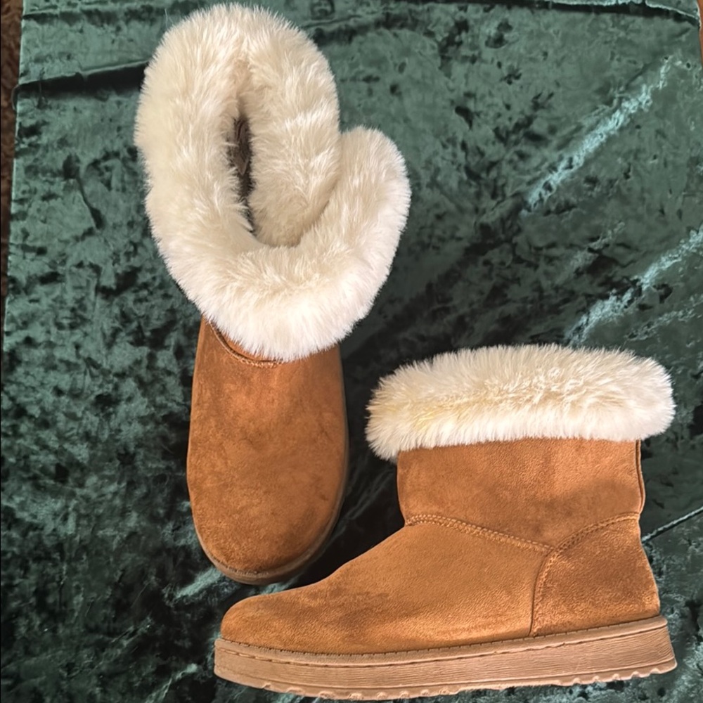 SO Tan and White Ankle Boots with Plush Lining